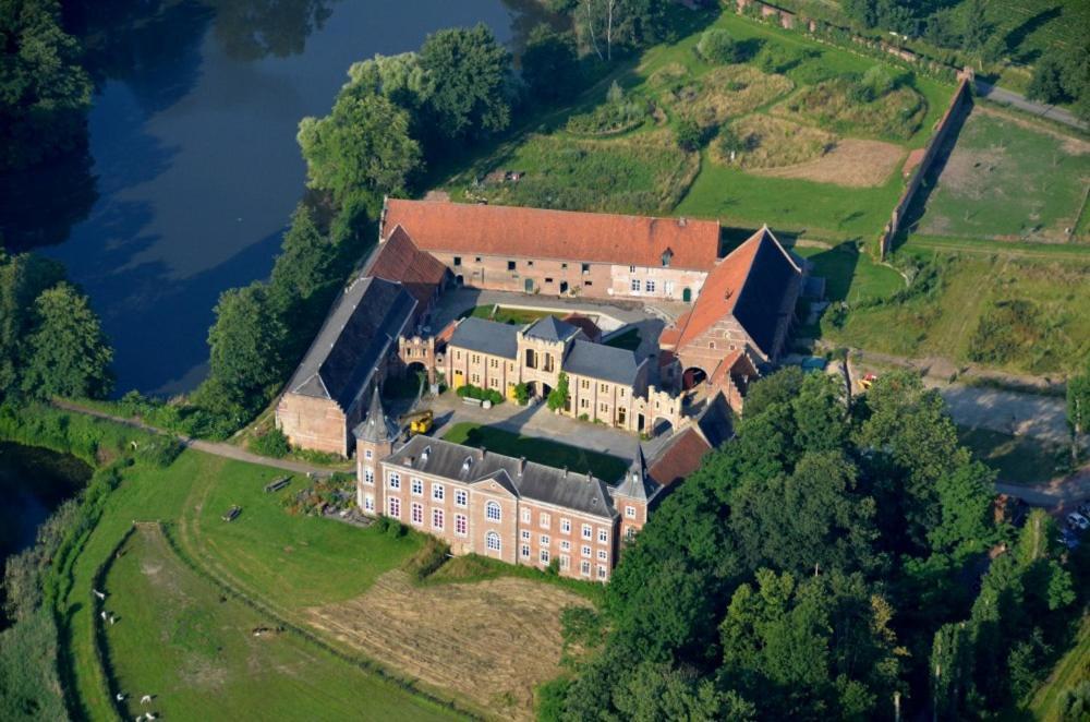 شقة Kasteel Nieuwenhoven سينت تروادن المظهر الخارجي الصورة